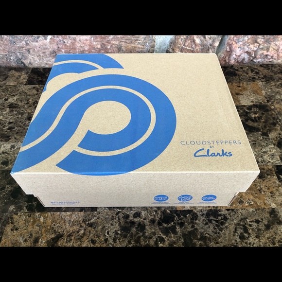 NEW Clarks Women's Step Explore High Booties - Picture 14 of 14